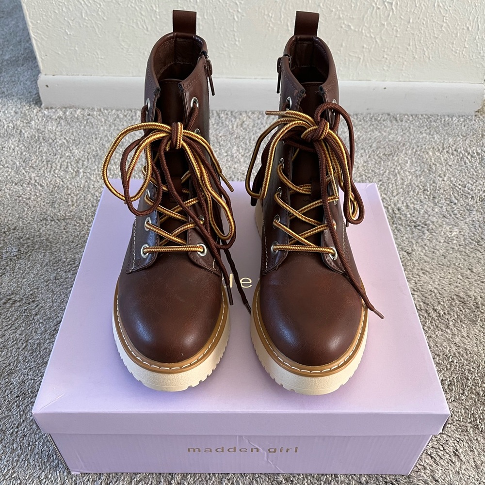 Never worn - Madden Girl Kentt Lace-up Hiker Ankle Boot - Brown 7.5
